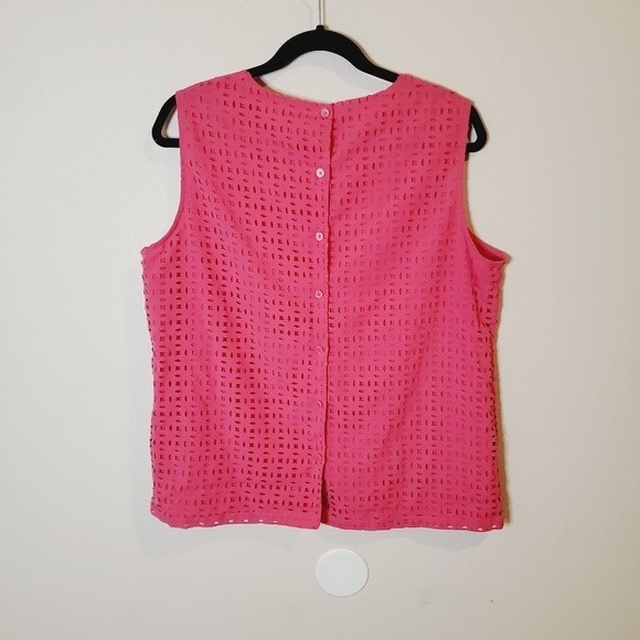 Hot Pink eyelet cutouts sleeveless buttons up the back Top size XL - Picture 2 of 8